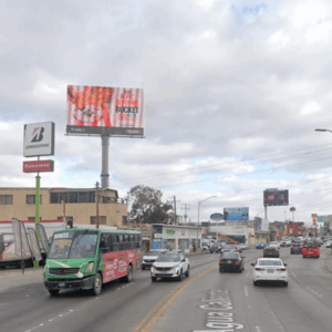 Pantalla frente a Giuseppis, Aguacaliente, Tijuana