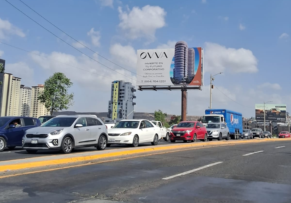 OVVA se anuncia en Puente Cecut TJ MEDIOS EXTERIORES