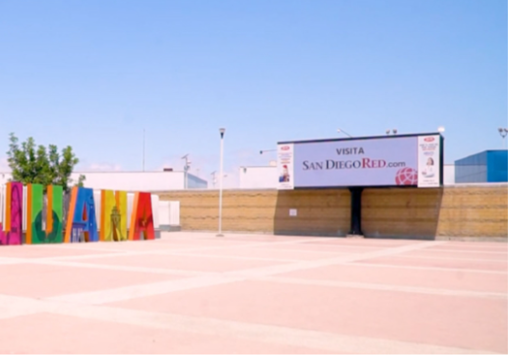 Pantalla publicitaria LED en Garita Chaparral Tijuana